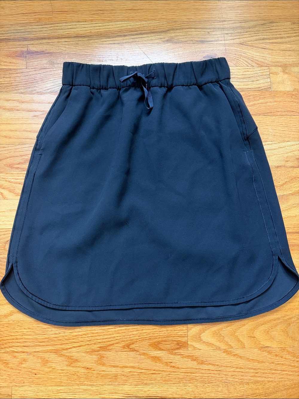 Lululemon black skirt size 8